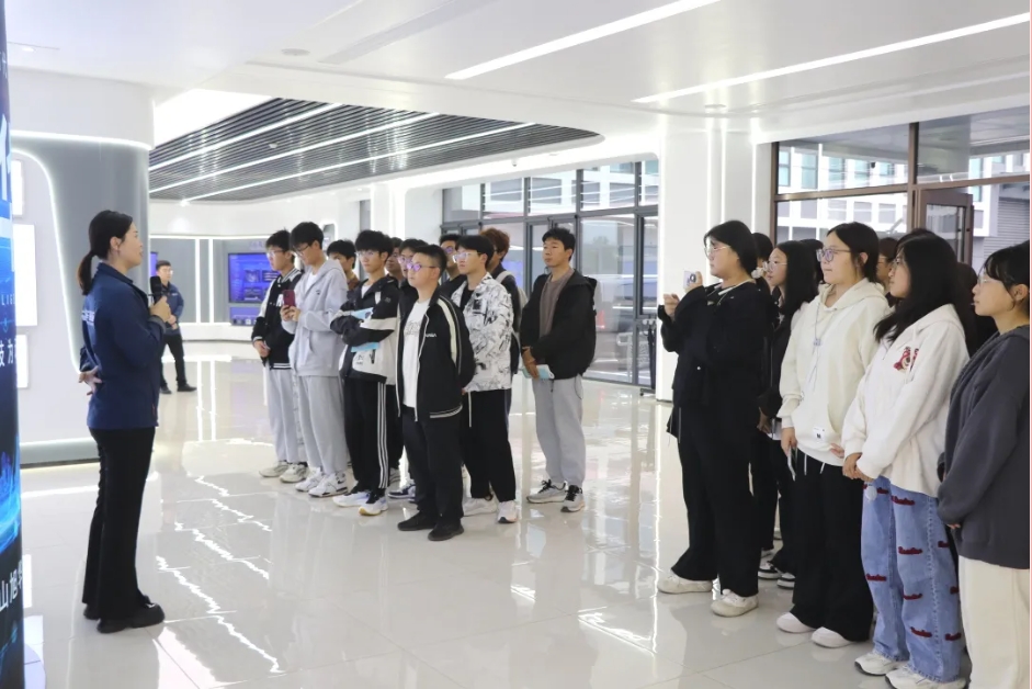 筑牢基础 展望未来 ▏唐山学院会计学院学生到BWIN必赢国际智能参观学习